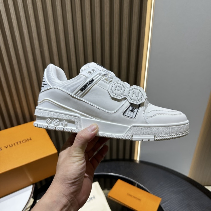 LV snekaers 234