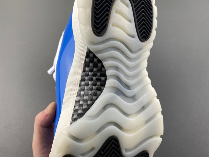 Air Jordan 11 -IO8959-133