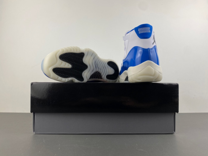 Air Jordan 11 -IO8959-133