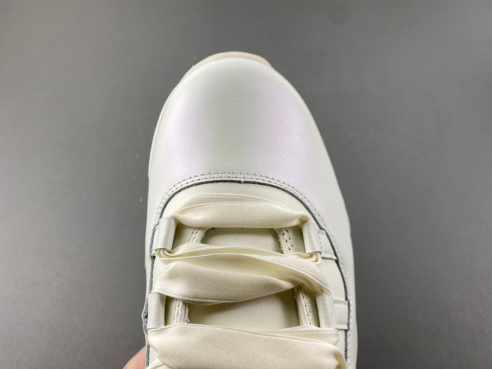 Air Jordan 11 “Pearl” -AR0715-110