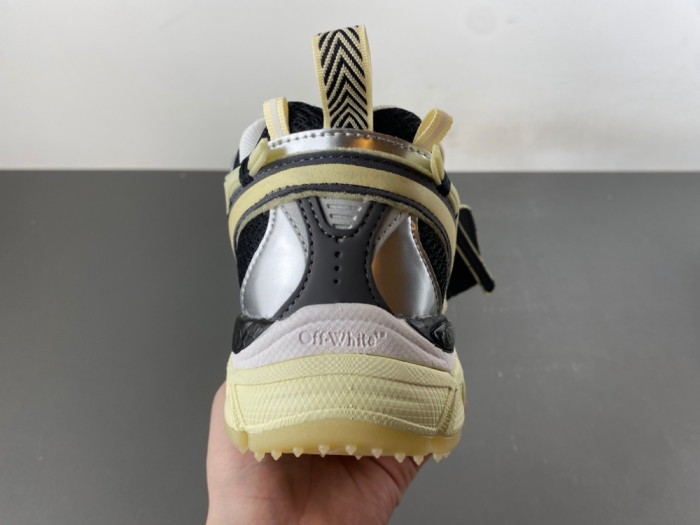 OFF-WHITE -82