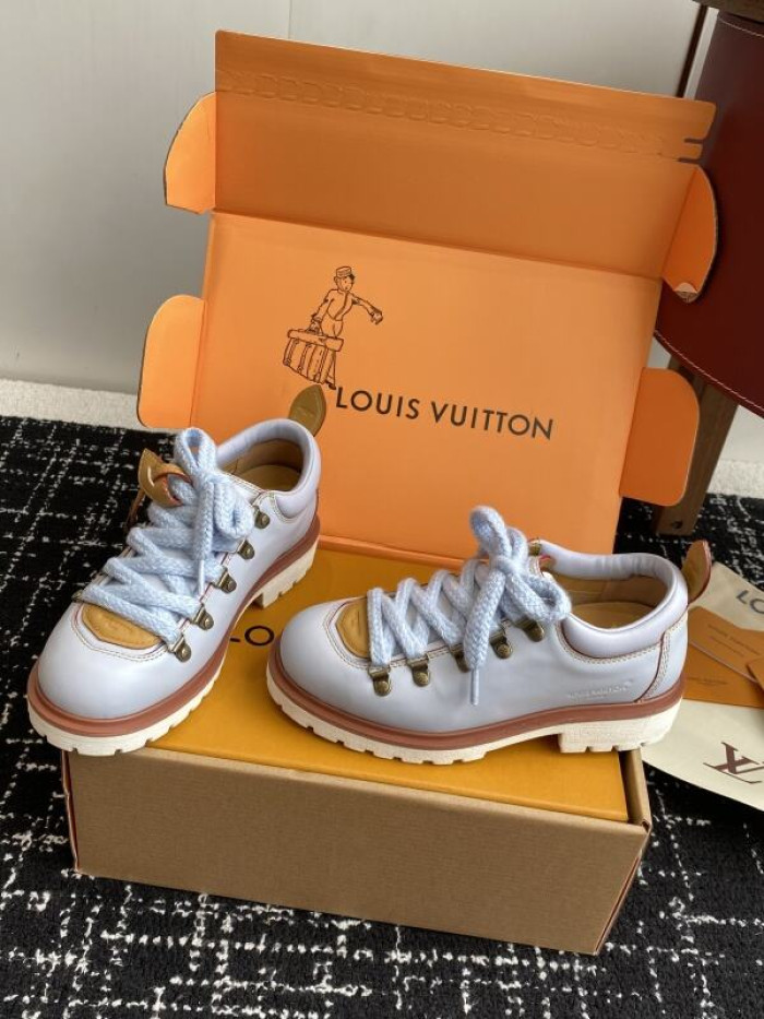 LV snekaers 228