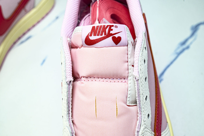 Air Jordan 1 Retro Low OG SP Travis Scott Shy Pink -IQ7604-101