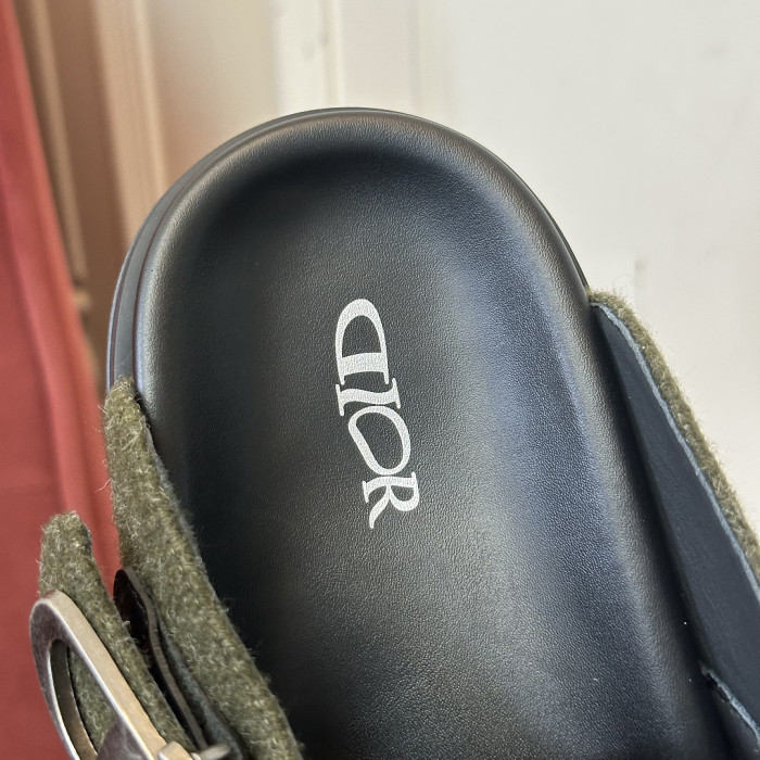 D10r SANDAL 19