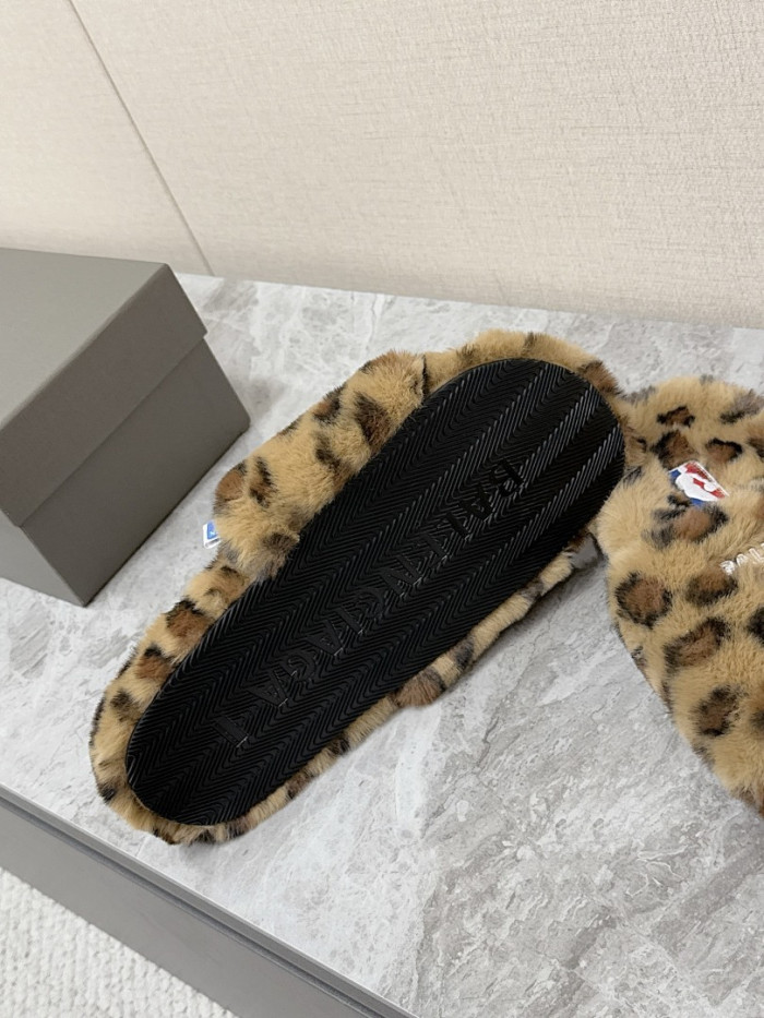 Ba1en*iaga Sandal 45