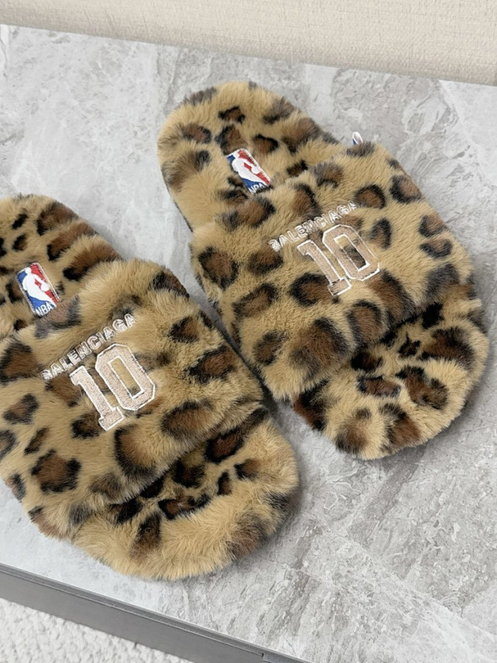 Ba1en*iaga Sandal 45