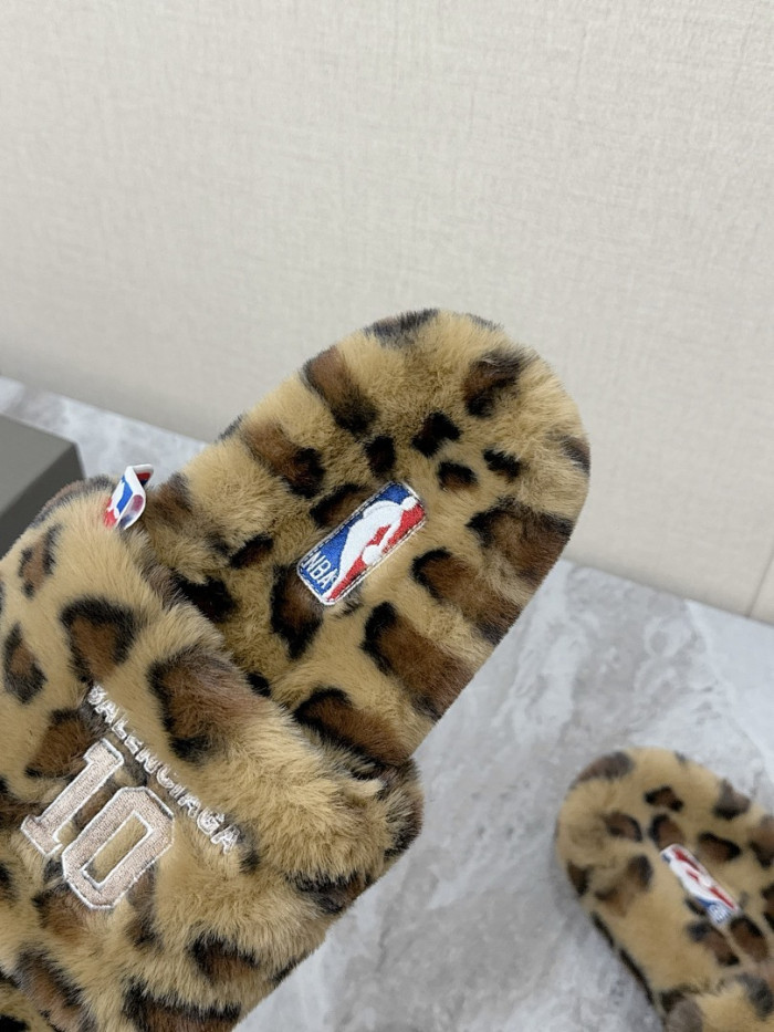 Ba1en*iaga Sandal 45