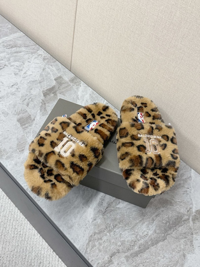 Ba1en*iaga Sandal 45