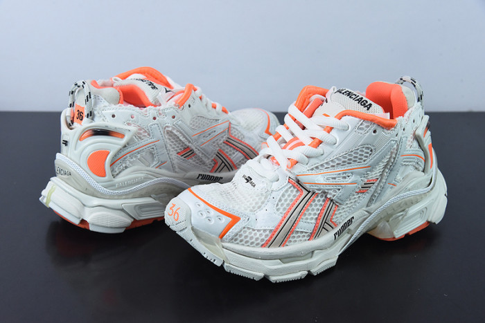 SNEAKER RUNNER 09
