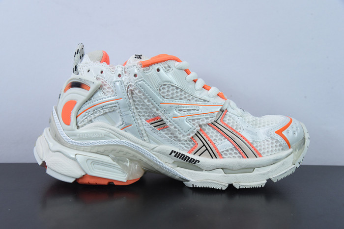 SNEAKER RUNNER 09