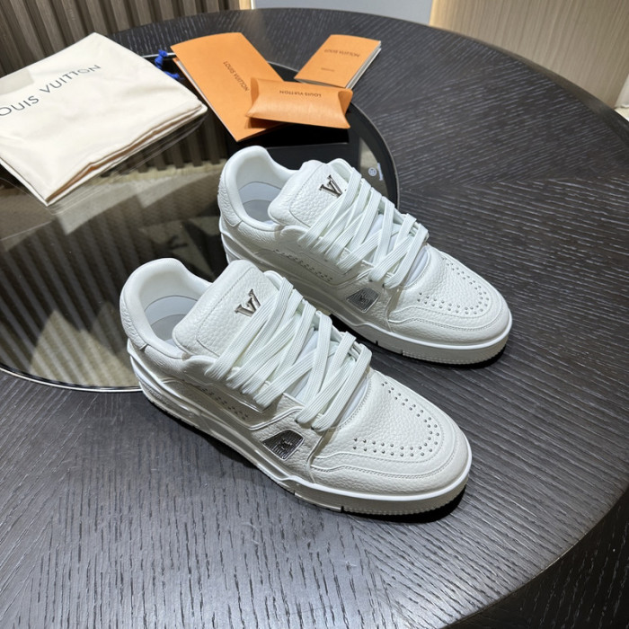 LV snekaers 137