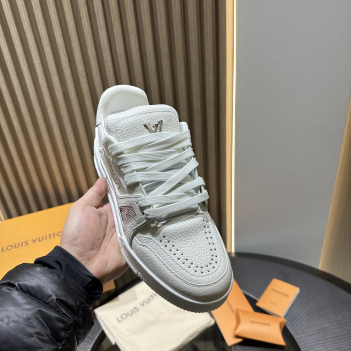 LV snekaers 137