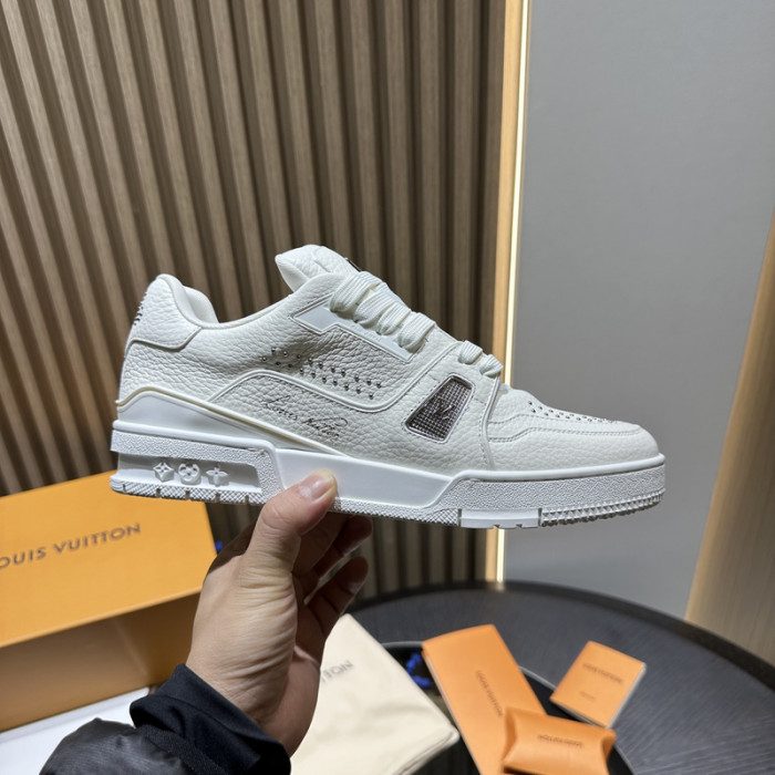 LV snekaers 137