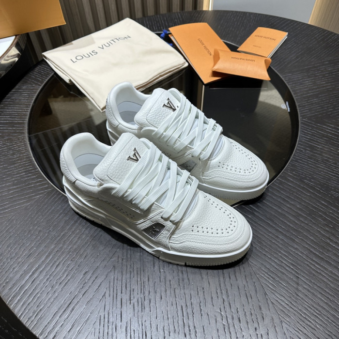 LV snekaers 137