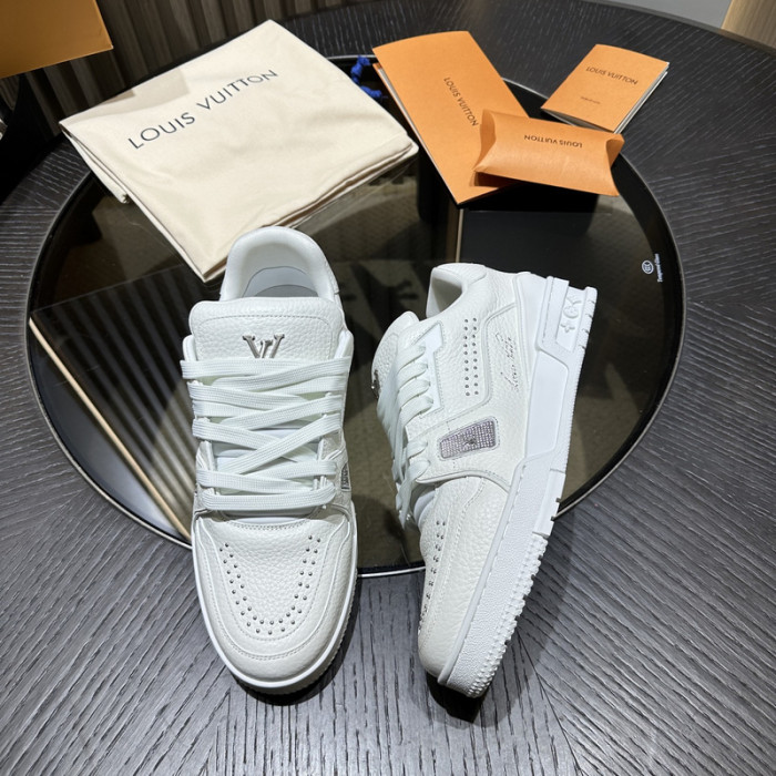 LV snekaers 137